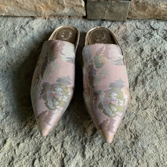 GUESS slide on flats mules - Picture 3 of 9